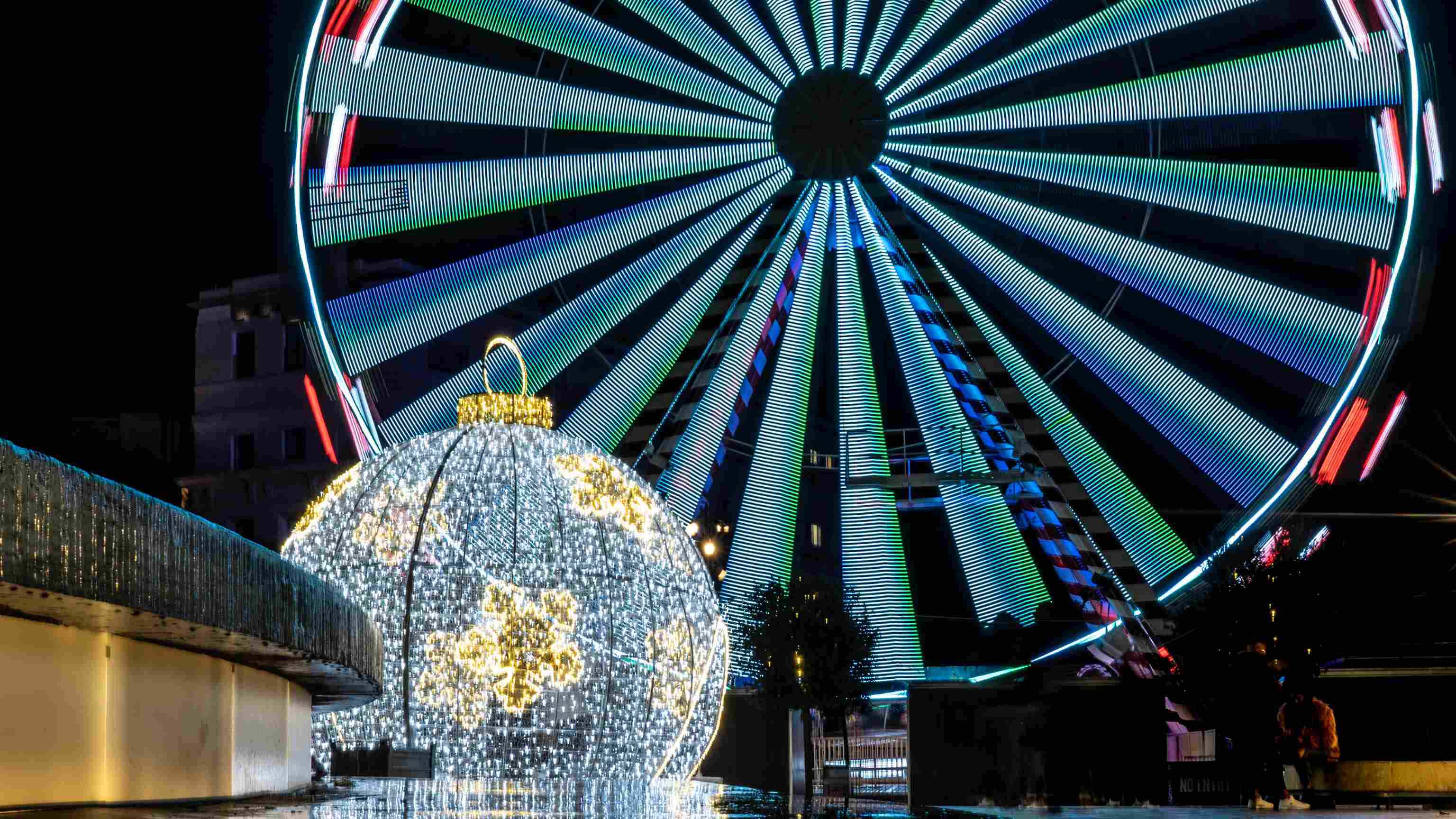ferris wheel in the night